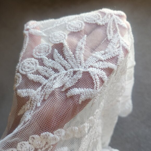 NWOT Lace top XS or S - Picture 2 of 6